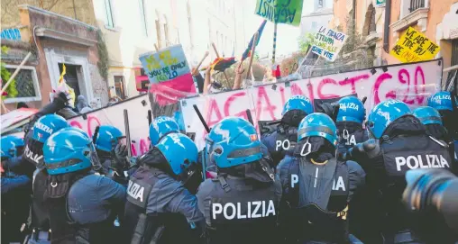  ?? REUTERS ?? Activistas marcharon por Venecia bajo las criticas a la reunión del G20