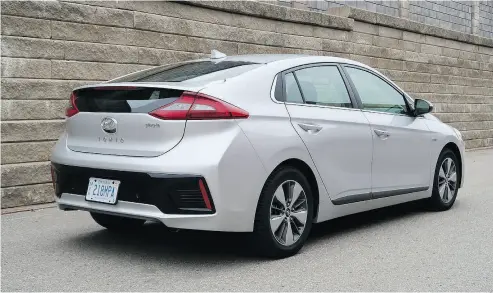  ?? PHOTOS: JIL MCINTOSH / DRIVING.CA ?? The 2018 Hyundai Ioniq PHEV Limited is a plug-in hybrid with an electric-only range of about 47 kilometres.