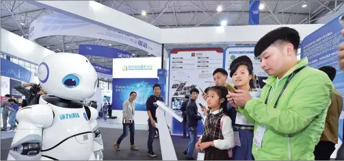  ?? ZHANG KAI / FOR CHINA DAILY ?? A robot attracts audiences at the 2016 China Internatio­nal Big Data Expo held in Guiyang. This year’s expo lasts from May 25-28.