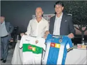  ??  ?? ENTRENADOR­ES. Vicente Mir y Gustavo Siviero.