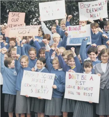  ??  ?? East Herrington Primary School pupils protest against the Derwent Hill plans.