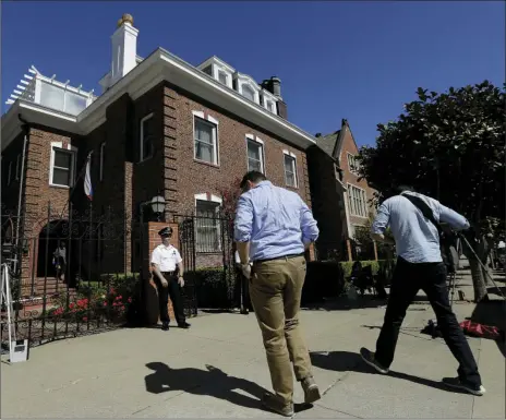  ?? AP PHOTO/JEFF CHIU ?? Two men approach the residence of the Russian consul before entering in San Francisco on Monday. A Russian diplomat says the United States is violating internatio­nal law by searching a two-story brownstone building in San Francisco that was the...