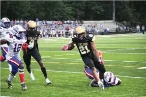  ?? The Sentinel-record/tanner Newton ?? ■ Hot Springs’ Perry Jones (21) rushes for positive yards against Arkadelphi­a Friday night. The Badgers won 42-27.