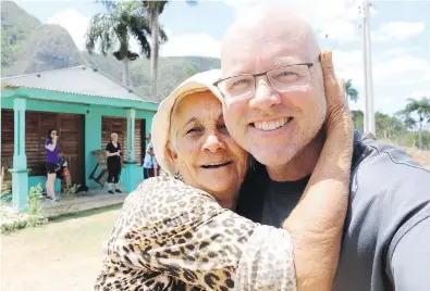  ?? DAVID SOVKA ?? The delightful Louisa, farm matriarch and supplier of fine Cuban lunches, greets the author after some hard pedalling.