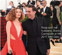  ??  ?? Rose with her husband, Bobby Cannavale at the 2017 Met Gala.