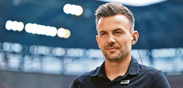  ?? Foto: Lennart Preis, Witters ?? Enrico Maaßen hat mit dem FC Augsburg sein erstes halbes Jahr als Bundesliga-Trainer hinter sich. Im Interview mit unserer Redaktion zieht er Bilanz.