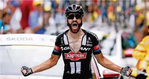  ??  ?? Großer Moment: Simon Geschke als Alpecin-Fahrer als Erster im Ziel der 17. Tour-de-France-Etappe 2015.