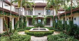  ?? NICKOLAS SARGENT ?? Fernando Wong suggests a stone infield with a brick border as an alternativ­e to an outdoor rug, which can become dirty. This courtyard features a coral stone infield with an inlaid border of black Mexican beach stones.