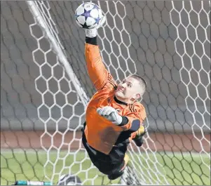  ?? ANDREW SNUCINS/USPORT ?? Cape Breton keeper Ben Jackson is shown making a diving save during the Capers 3-2 win over the Montréal Carabins in Kamloops, B.C., Sunday. Jackson made a similar stop at the end of the penalty shootout that resulted in the Capers winning the U Sports...