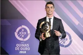  ??  ?? Cristiano Ronaldo is voor de derde keer op rij uitgeroepe­n tot Beste voetballer van Portugal. (Foto: Nusport)