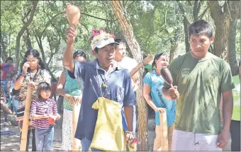  ??  ?? Ayer en Luque, los indígenas de diversas comunidade­s clamaron por urgente asistencia del Gobierno en salud, educación, acceso a tierra y alimentos.