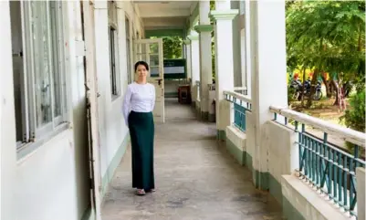  ??  ?? 内比都十四中是由中国­援建的第五所“中缅友谊学校”。时值缅甸暑假，整个校园空旷而静谧。