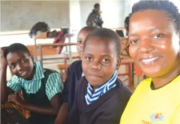  ??  ?? Hellen Venganai with pupils at Jaravaza Primary school