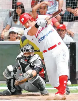  ??  ?? El catcher también ha lucido al bat