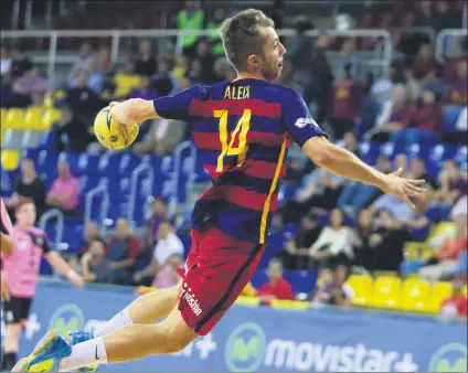  ?? FOTO: PEP MORATA ?? El extremo derecho Aleix Gómez, convocado ya algunas veces con el primer equipo, marcó ayer dos goles al Puerto Sagunto