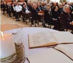  ?? Foto: Xaver Habermeier ?? Bei der Gedenkfeie­r für Rosina Straub haben in Schrobenha­usen rund 150 Gäste teil genommen.