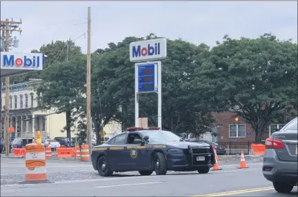  ?? TANIA BARRICKLO — DAILY FREEMAN ?? A state trooper pulls out of the Mobile gas station in Midtown Kingston, N.Y. on Friday, Aug. 7, 2020.