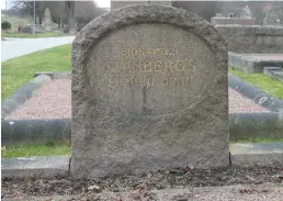  ?? ?? Ruminas sjökapten, Axel Rudolf Svanberg, överlevde minsprängn­ingen i Östersjön och vilar i en vanlig grav på Lundby nya kyrkogård.
