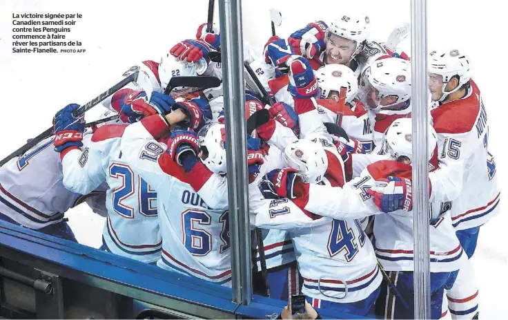  ?? PHOTO AFP ?? La victoire signée par le Canadien samedi soir contre les Penguins commence à faire rêver les partisans de la Sainte-Flanelle.