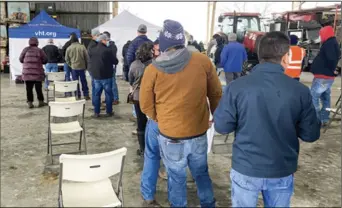  ?? FEDERATION
PHOTO DON CAMERON, CALIFORNIA FARM BUREAU ?? Employees of Terranova Ranch in Fresno County await COVID-19 vaccinatio­ns. More than 100 farm employees received their first dose of the vaccine during an event at the ranch.