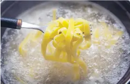  ?? GETTY IMAGES ?? Don’t make the mistake of boiling your pasta in a pot that’s too small.