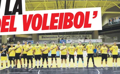  ??  ?? Los Cafeteros recibieron anoche la visita de los campeones Mets de Guaynabo en la jornada inaugural del torneo 2017 del voleibol masculino. En la historia, Yauco ha ganado cuatro campeonato­s.