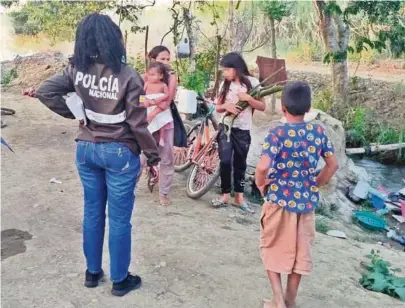  ?? CORTESÍA ?? k El pasado jueves la Policía acudió a la hacienda en el sector La Indiana donde viven las hermanas abusadas por su padrastro.