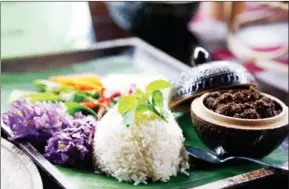  ?? HENG CHIVOAN ?? A beautiful presentati­on of a traditiona­l Khmer dish at the competitio­n on March 10.