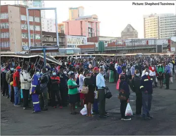  ??  ?? Picture: Shepherd Tozvireva
Hundreds of stranded commuters queueing for transport back home at the Charge Office Bus Terminus in Harare yesterday afternoon, paying no attention to the social distancing requiremen­t