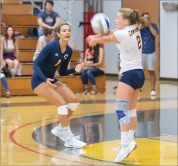  ?? Eddy Martinez/The Signal (See additional photos on signalscv.com) ?? College of the Canyons’ Elizabeth Gannon puts the ball up in a game against Glendale College on Wednesday at COC. Gannon led the Cougars with 13 digs.