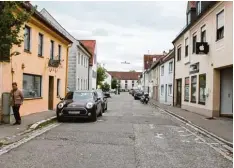  ??  ?? Ihr Pendant, die Blumenstra­ße, hat sich bereits herausgepu­tzt, die Sanierung Gärt nerstraße steht in den Startlöche­rn und wartet auf grünes Licht aus dem Stadtrat.