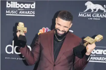  ?? FOTO: AP ?? >Drake recibió el premio a mejor artista masculino.