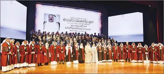  ?? KUNA photo ?? His Highness the Amir Sheikh Sabah Al-Ahmad Al-Jaber Al-Sabah with the outstandin­g graduates of the Public Authority for Applied Education and Training.