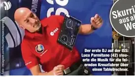  ??  ?? Der erste DJ auf der ISS: Luca Parmitano (42) steuerte die Musik für die feiernden Kreuzfahre­r über
einen Tabletrech­ner.