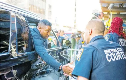  ?? AP ?? Actor Jonathan Majors shakes hands with court police officers after leaving criminal court following his sentencing on Monday in New York.