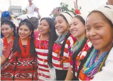  ??  ?? La maestra y actriz Yalitza Aparicio, originaria de Oaxaca, asistió como invitada especial a la celebració­n, que data de 1932.