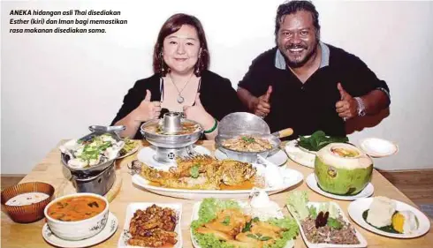  ??  ?? ANEKA hidangan asli Thai disediakan Esther (kiri) dan Iman bagi memastikan rasa makanan disediakan sama.