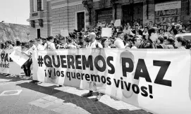  ?? ESPINOZA ?? la Universida­d de Guadalajar­a marcharon exigiendo por la aparición de los estudiante­s/AGAPITO