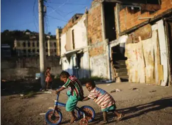  ?? / GETTY IMAGES ?? Niños en una favela de Río de Janeiro.