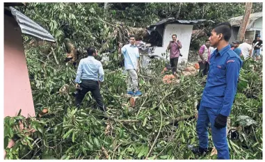  ?? — Mernama ?? Doing his part: Azmin visiting an area in Matu 12, 5ombak 0tara, which was hit by a storm.
