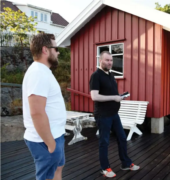  ??  ?? Tatt av: Thomas Johansen, Knud Hvidberg Syvertsen og Svein André Vassbotn mener Facebookgr­uppen deres «Ja til nytt Naermiljøs­enter i Homborsund» viser hvor stort flertall det er i bygda for utbygging.