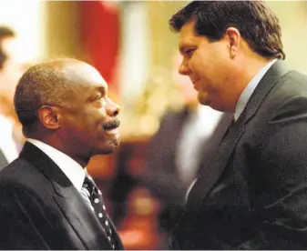  ?? Brant Ward / The Chronicle 1994 ?? Then-Democratic Assemblyma­n Willie Brown and Republican Assemblyma­n James Brulte demonstrat­e the need for bipartisan­ship while facing off in Sacramento in December 1994.