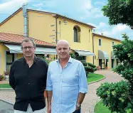  ??  ?? Fabrizio Tesi (a sinistra) con il fratello Tiziano: insieme gestiscono il Giorgio Tesi Group