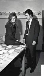  ??  ?? L’attrice franco-italiana Dalida (1933-1987) insieme a Luigi Tenco, cantautore ligure morto in un albergo di Sanremo durante l’edizione del 1967 del Festival.