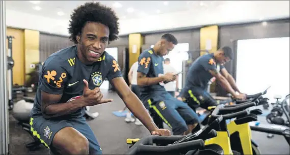  ?? FOTO: AP ?? La sonrisa pícara de Willian El extremo brasileño, que está brillando en el Mundial, contestó a las preguntas sobre el interés del Barça