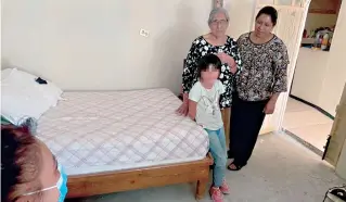  ??  ?? La pequeñita quedarían al cuidado de su padre y de su abuela.