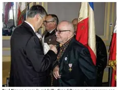  ??  ?? Paul Bigeon a reçu la médaille Grand Or pour récompense­r son activité de bénévolat associatif pendant 42 ans.