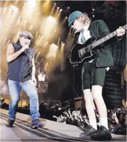  ?? David Castro ?? Brian Johnson y Angus Young, en una actuación en Madrid.