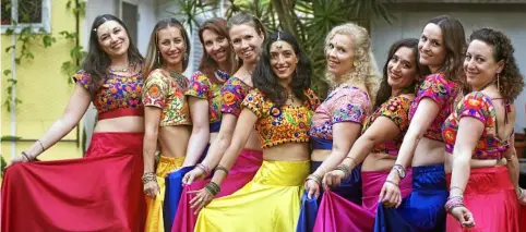  ?? PHOTO: KATE O'NEILL ?? DANCING QUEENS: The Bollywood Sisters, including co-founder Shamila, fifth from left and Zerina, third from right