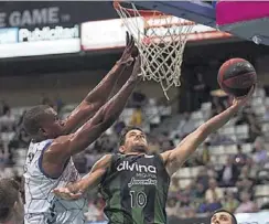  ?? EFE ?? La Penya supo ganar con autoridad al Gipuzkoa//